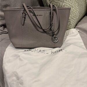 Michael Kors Taupey grey Satchel Bag Excellent condition